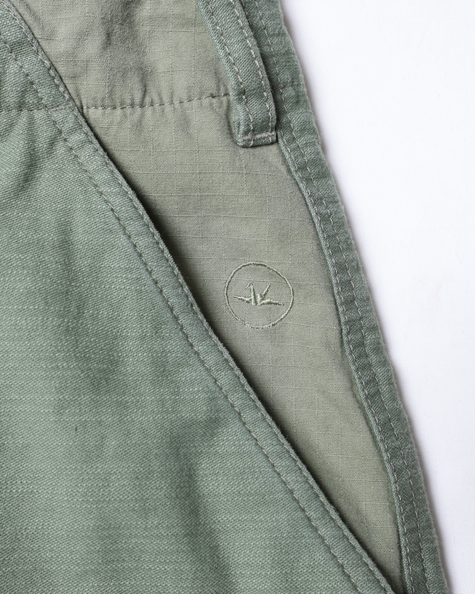 BACK SATIN MILITARY PANTS OLIVE - Image 3